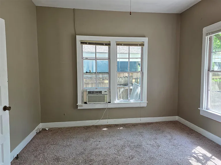 4613 Avenue G — Photo 19