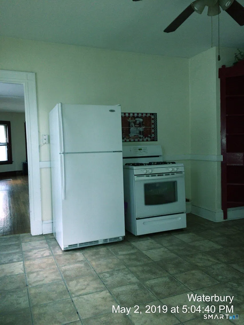 3 bed, 1.0 bath, 4007 sqft, $1,650 — Photo 4
