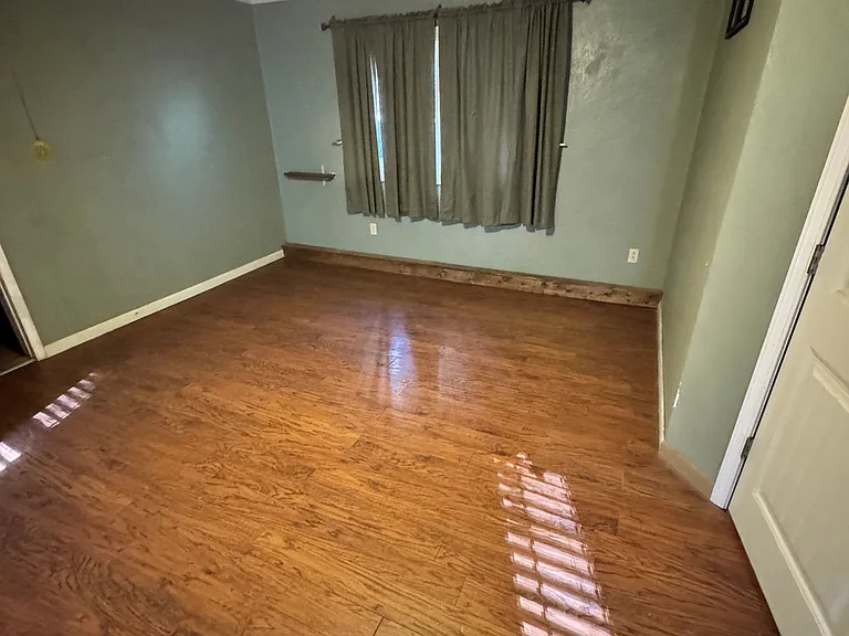 1090 Caney Creek Ln — Photo 9