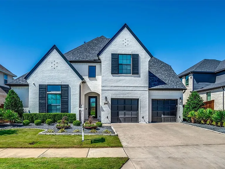 7450 Zachery Dr — Photo 3