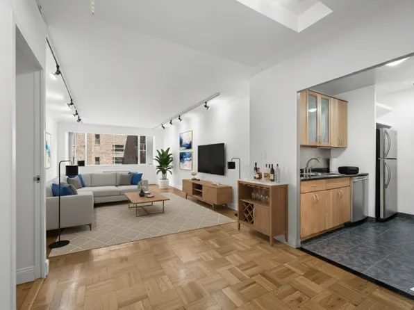 333 East 69th Street image 3 of 12