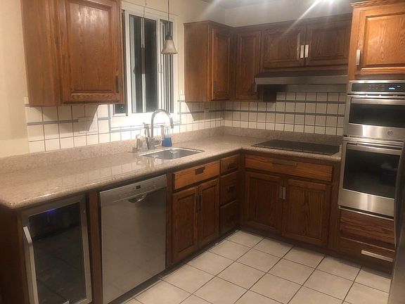 Kitchen, Dishwasher, Disposal, Oven/Microwave