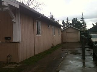 2nd image of 432 E Oak St