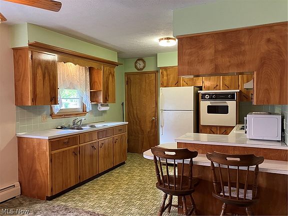 2nd image of 440 Medina St