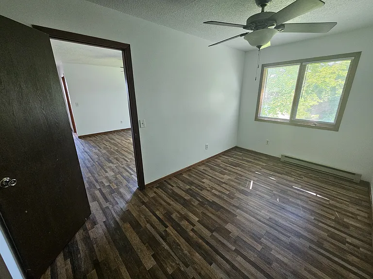 1097 Oakview Dr — Photo 14