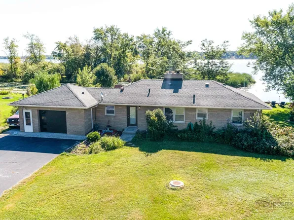 37633 N Frank Ct, Spring Grove, IL 60081