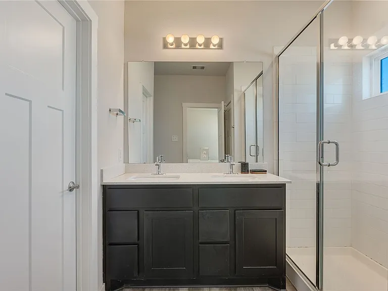 714 Granger Ln — Photo 10