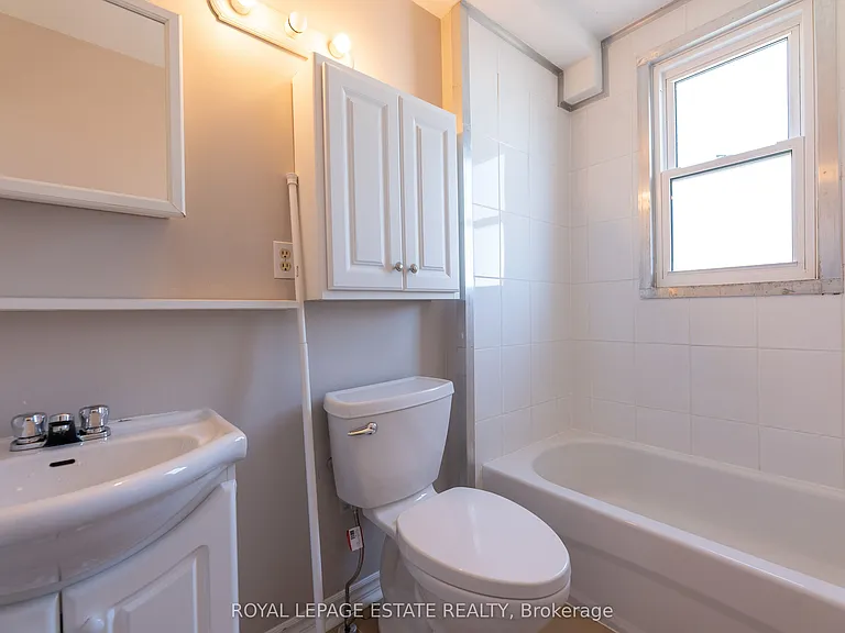 326 Monarch Park Ave — Photo 13