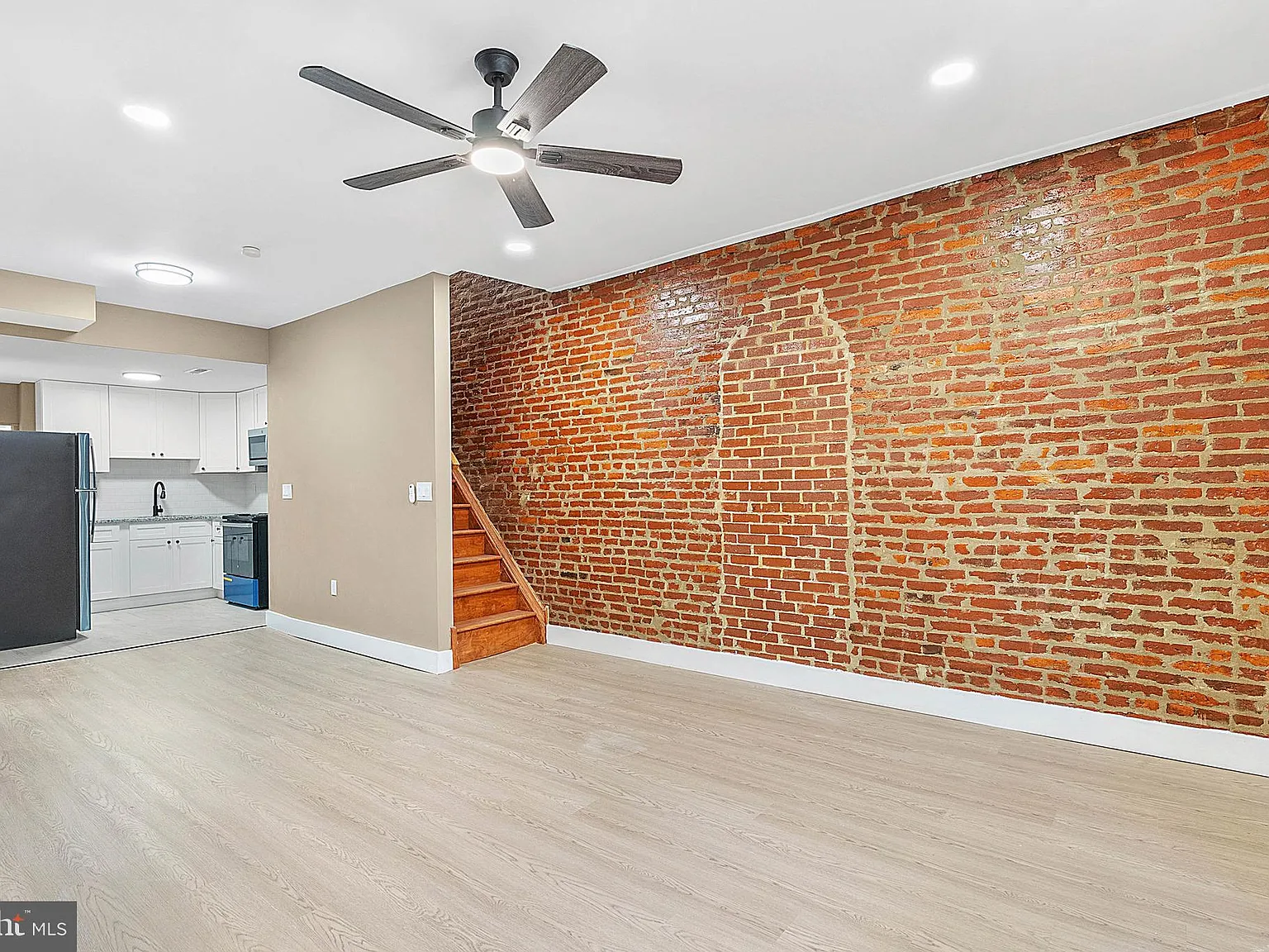 4 bed, 1.5 bath, 1438 sqft, $2,300 — Photo 2
