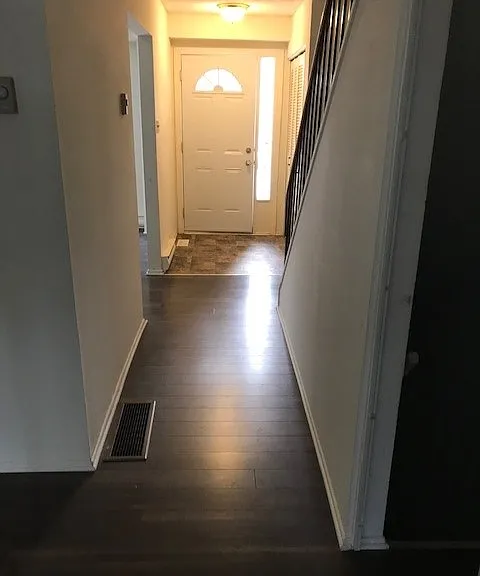 71 Baneberry Cres — Photo 2