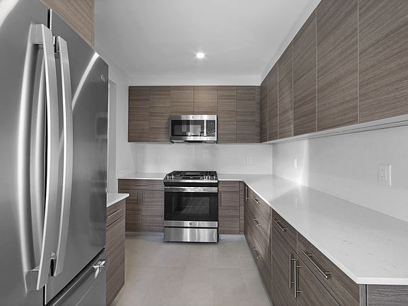 4th image of 360 E 65th St #A