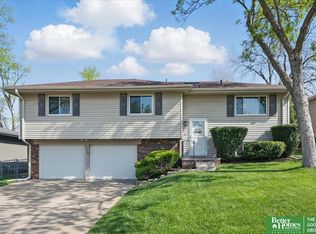 11128 Y St, Omaha, NE 68137