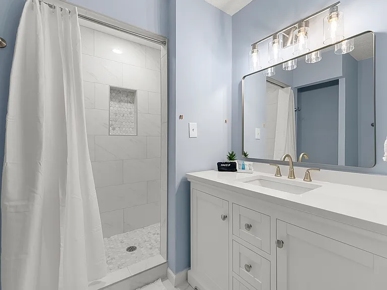Bell Dr SE — Photo 11