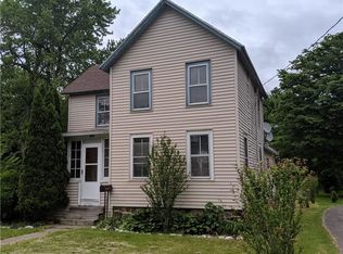 40 Carlton St, Sodus, NY 14551