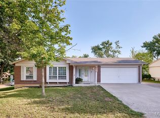 1211 Big Bend Rd, Ballwin, MO 63021