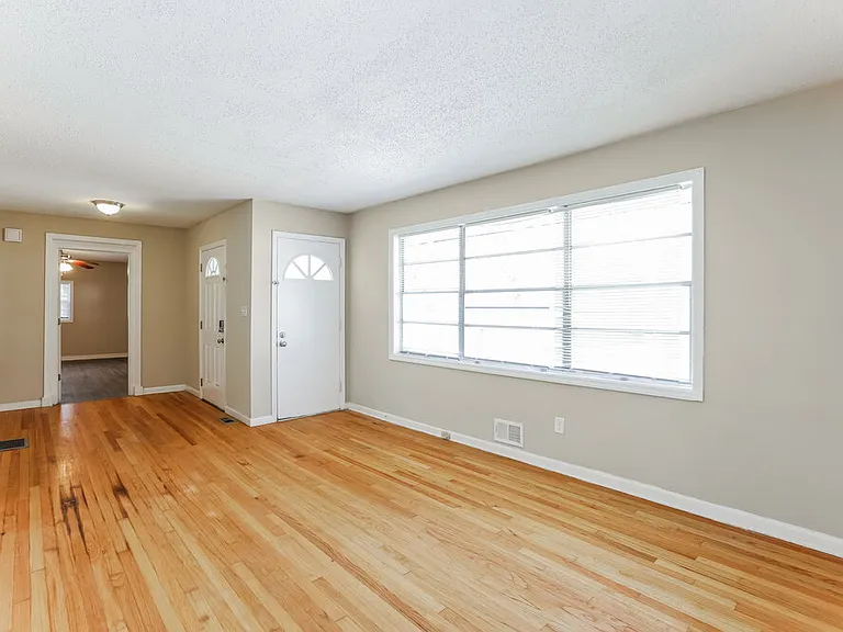 6570 Elsie St — Photo 5