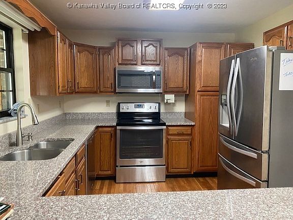 5th image of 996 Moss Creek Dr