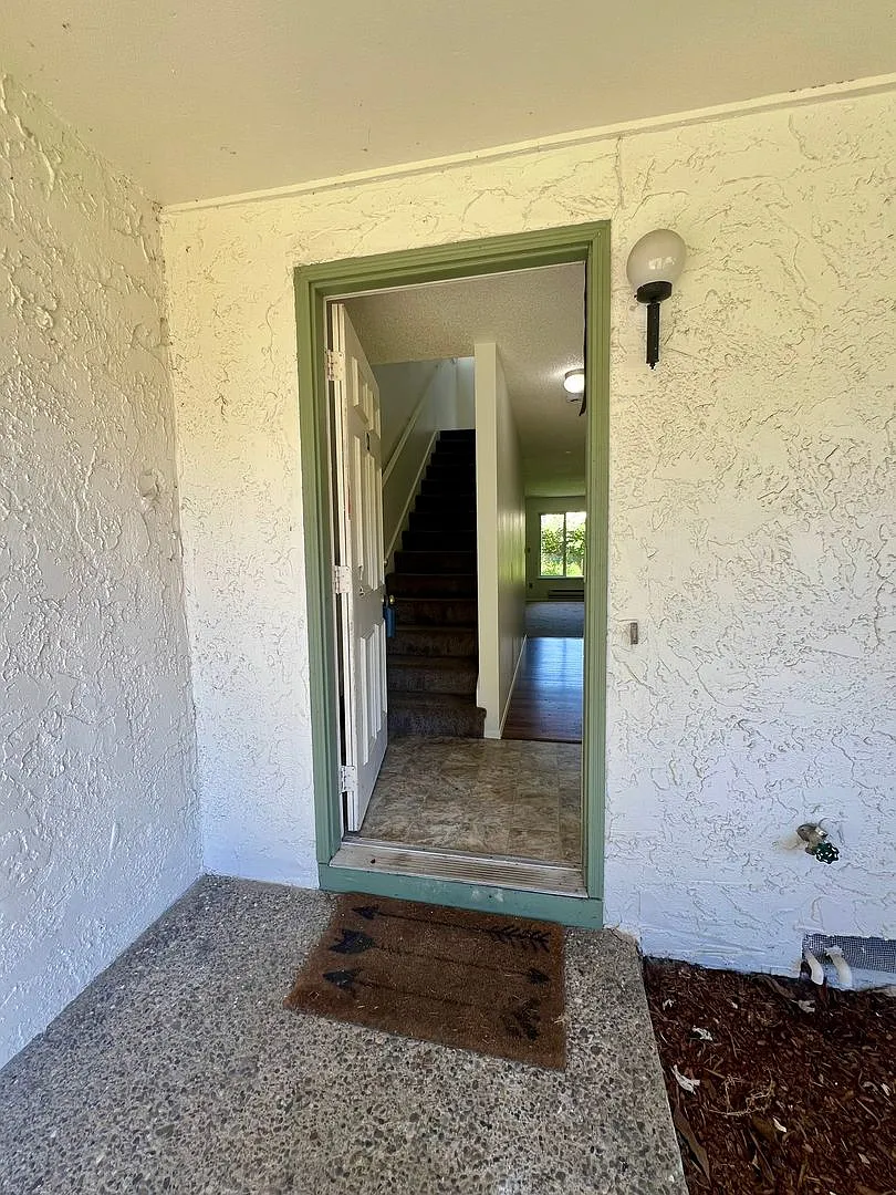 6102 Glen Mary Lane SE — Photo 2