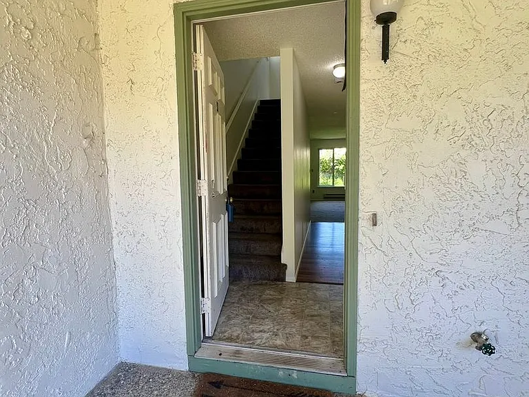 6102 Glen Mary Ln SE — Photo 2
