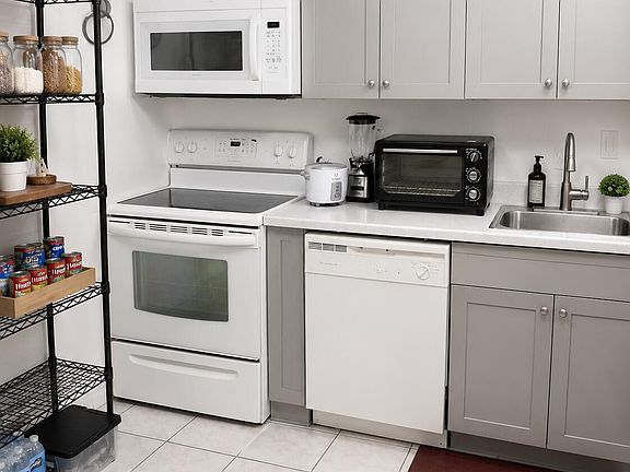3rd image of 3740 INVERRARY Drive #1E
