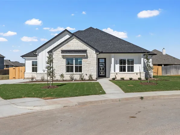 916 Morgan St, Hewitt, TX 76643