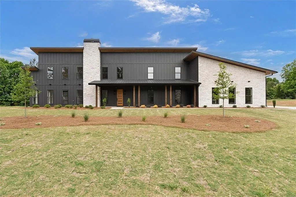 6 bed, 5.5 bath, 5070 sqft, $5,500 — Photo 2