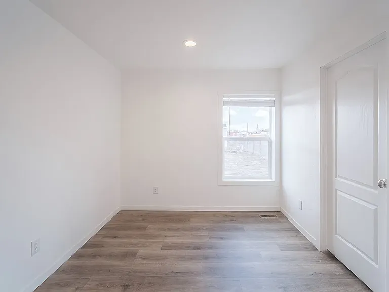 220 W 100 N #13 — Photo 2