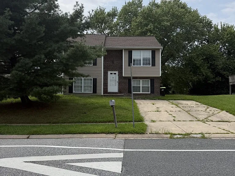 706 Woodbridge Center Way — Photo 2