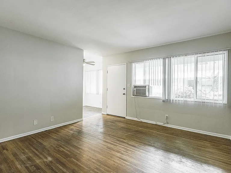 652 Veteran Ave — Photo 93