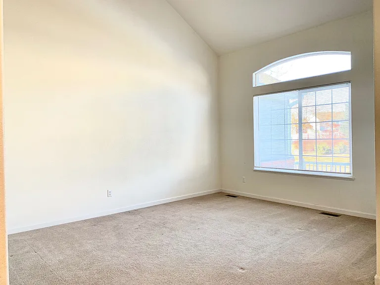 1781 Laurus Ln — Photo 12