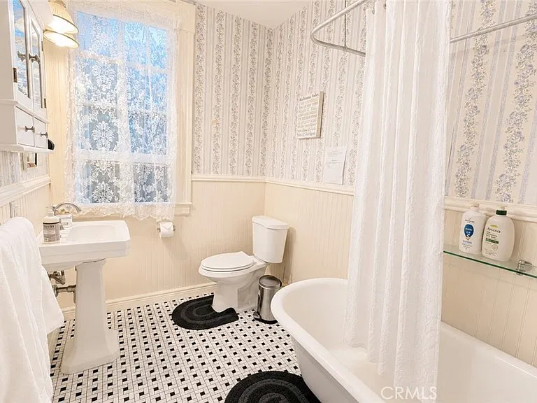 225 N Lima St #204 — Photo 8