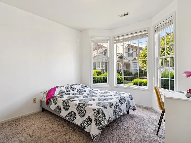 42 Signet Dr — Photo 6