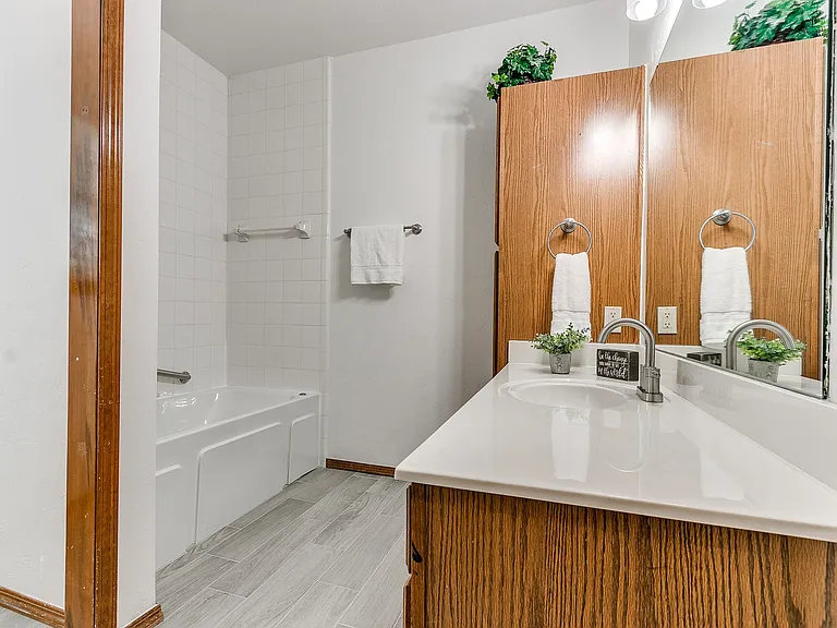 6439 Masons Dr — Photo 10