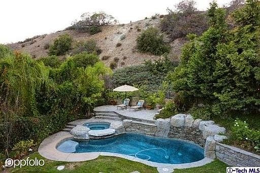 4th image of 3517 Castleman Ln