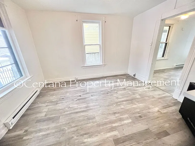 816 Caledonia — Photo 17
