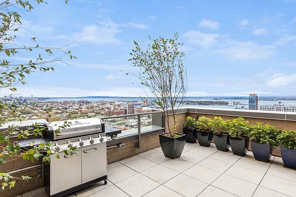 Rented by Compass | media 23