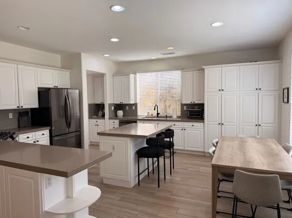 1600 Turquoise Dr, Carlsbad, CA 92011