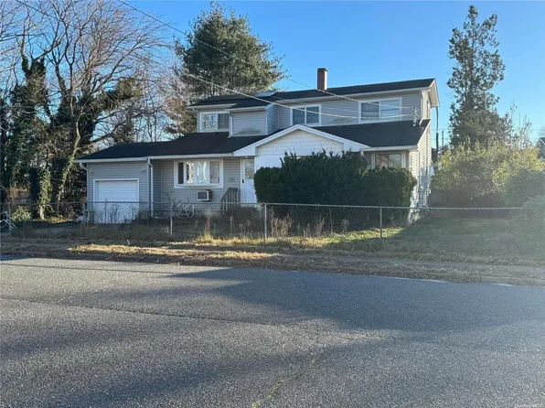 300 Barleau Street, Brentwood, NY 11717
