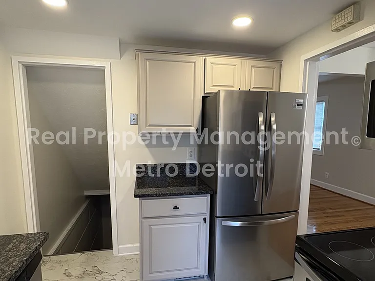 655 N Eton St #22 — Photo 8