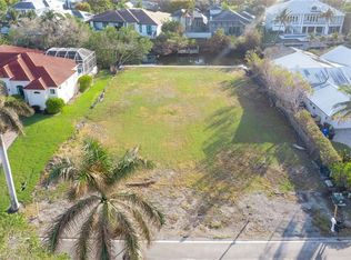 5090 Seahorse Ave, Naples, FL 34103