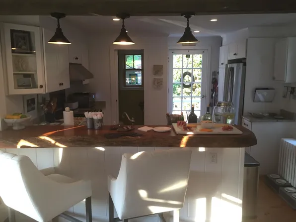 33 Gould St, Newport, RI 02840