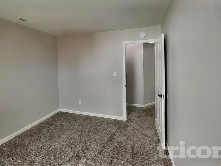 8539 Captain Dr — Photo 14