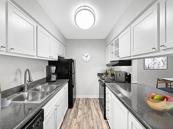 NEWLY Renovated Kitchen