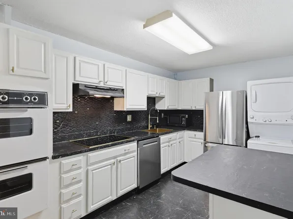 8340 Greensboro Dr APT 106, Mc Lean, VA 22102
