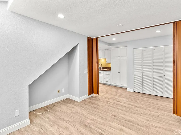 166 Almador — Photo 9