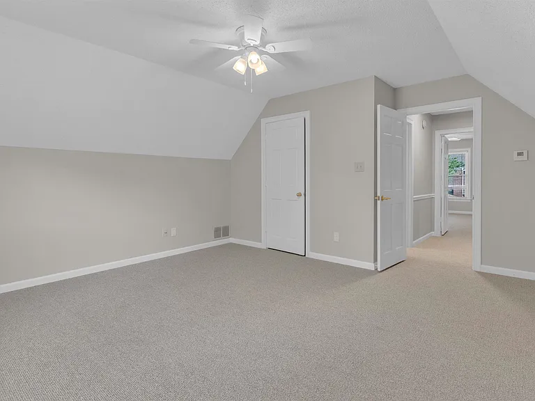 636 Fox Chase Cv N — Photo 26