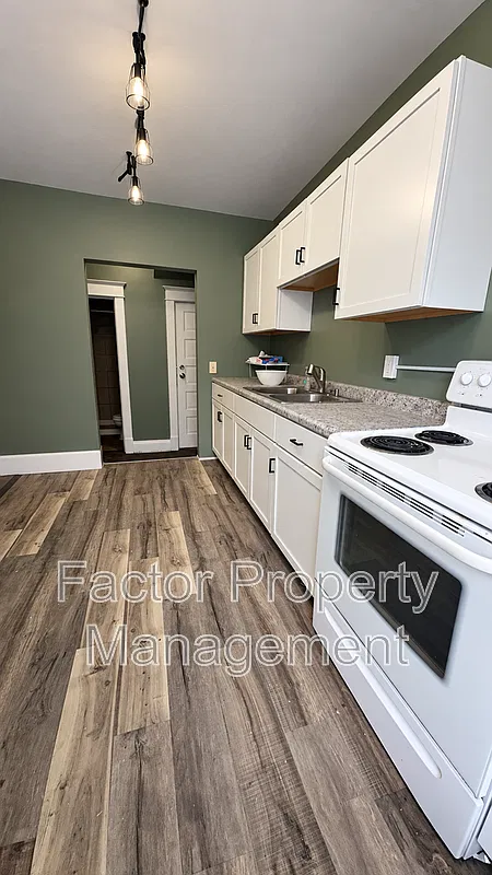 4 bed, 1.0 bath, 800 sqft, $1,495 — Photo 3