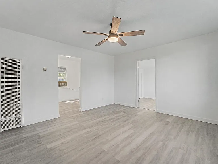 268 Del Monte Ave — Photo 15