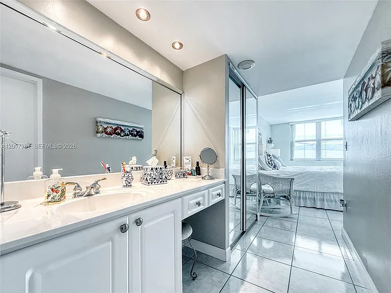 5701 Collins Ave #1508 — Photo 11