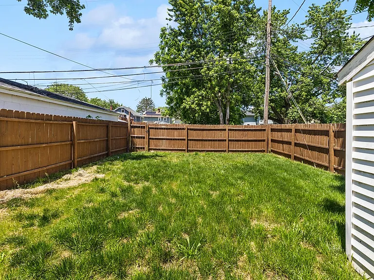 122 E Woodrow Ave — Photo 27